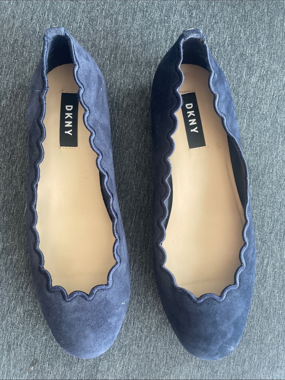 DKNY flats navy suede pumps scalloped US 5,5
